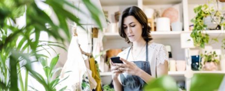 Beekeeper's guide to digitally empowering retail workers